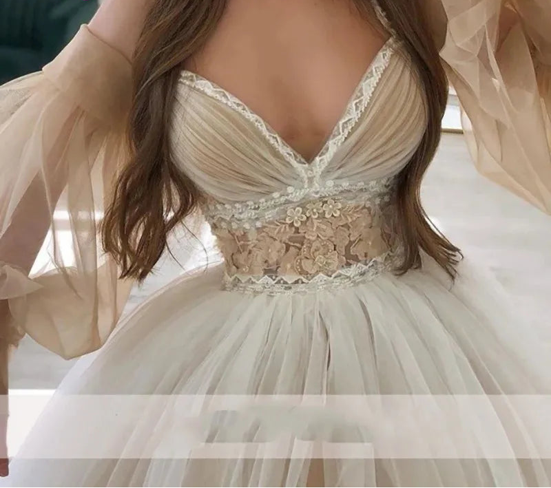 Robe de mariée princesse à décolleté plongeant et manches longues pour femmes