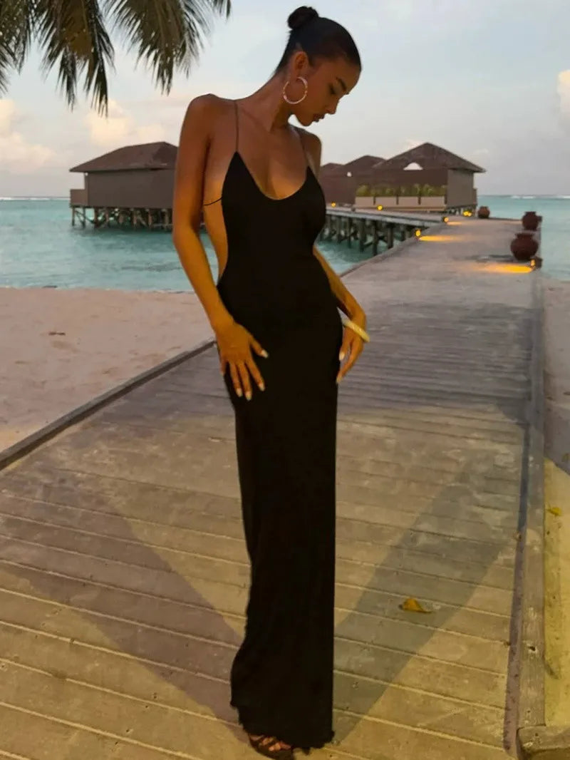 Robe longue femme noire ajustée dos nu à fines bretelles