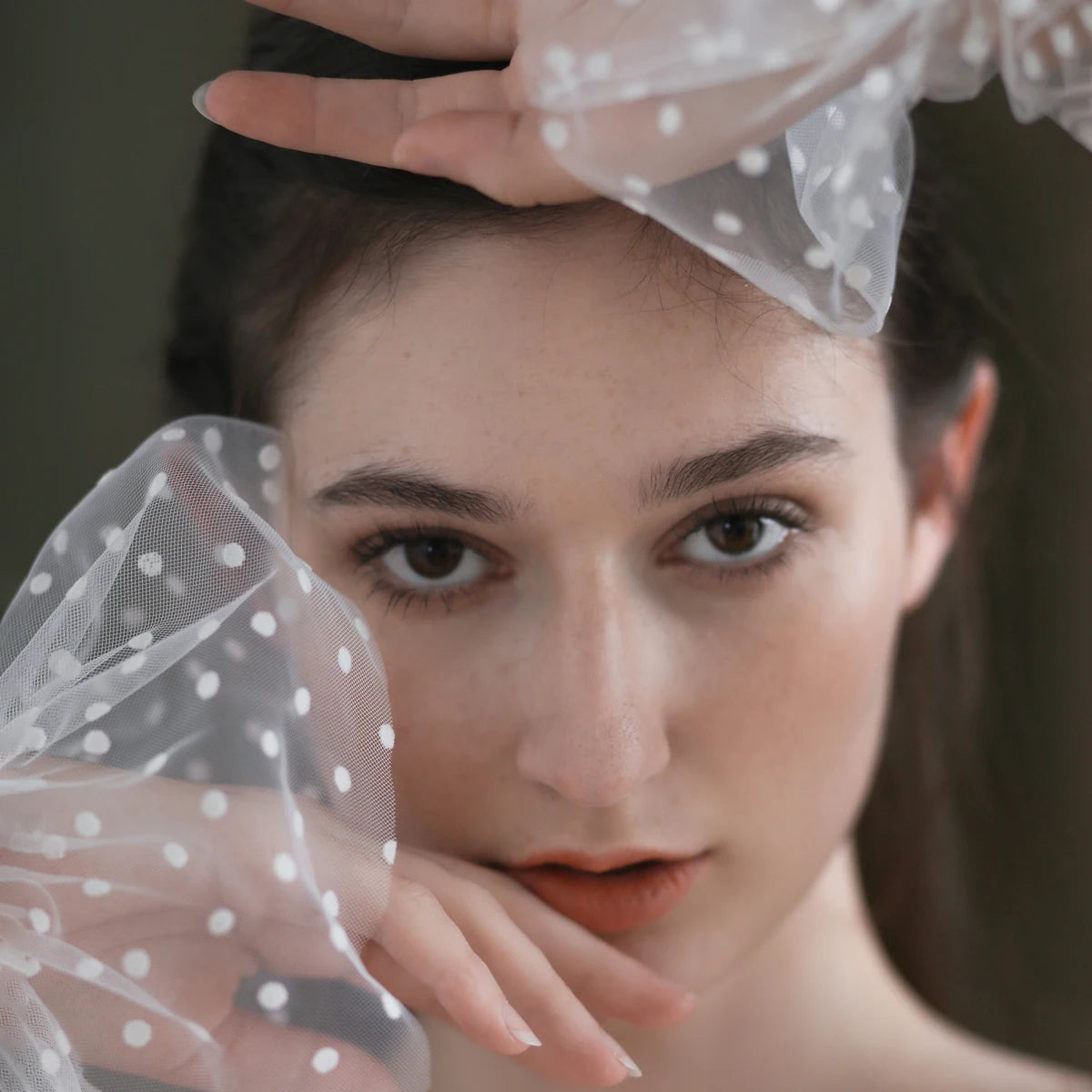 Gants blancs à manches longues en tulle à volants pour femmes