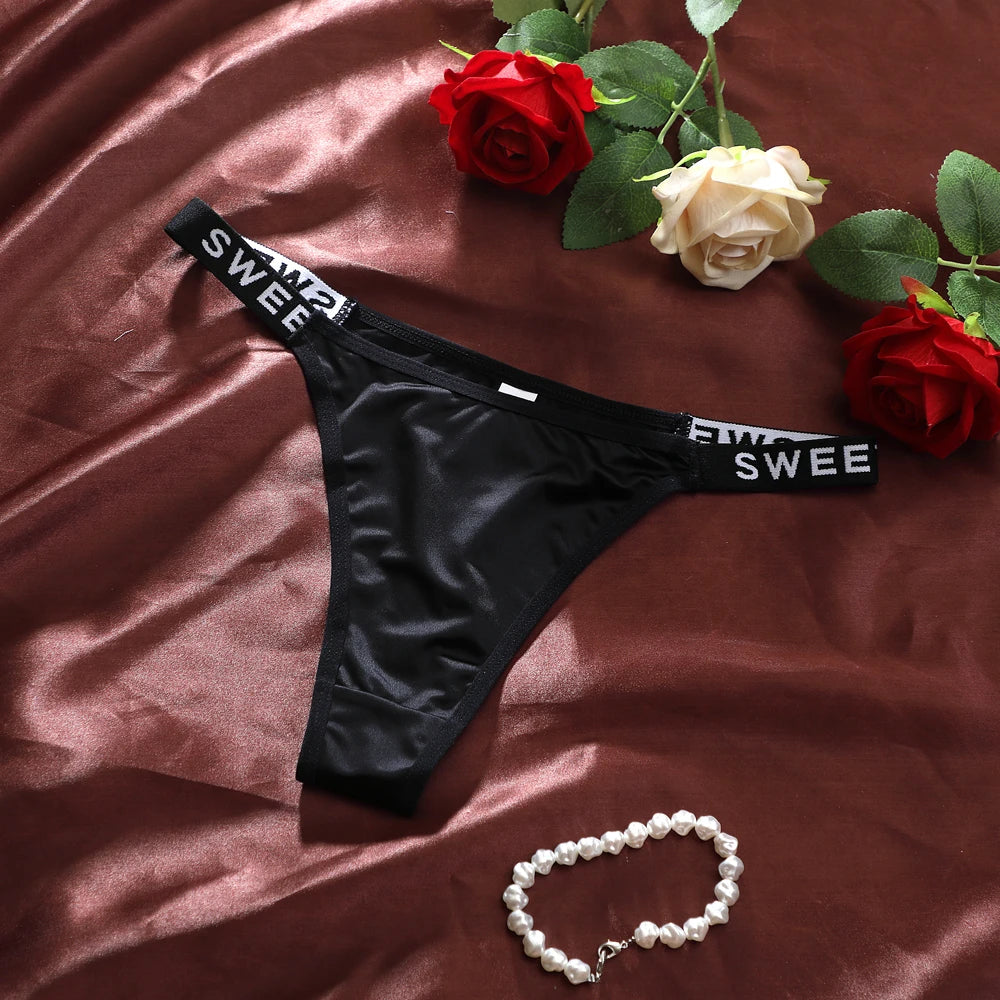String Satin Femme – Doux et Soyeux