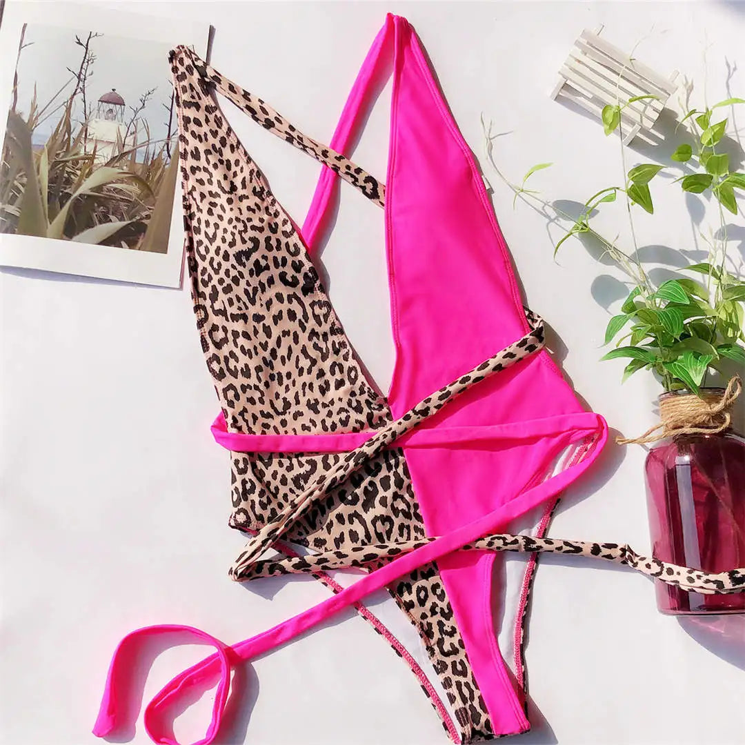 Maillot de bain une pièce léopard à col en V et enveloppant pour femmes
