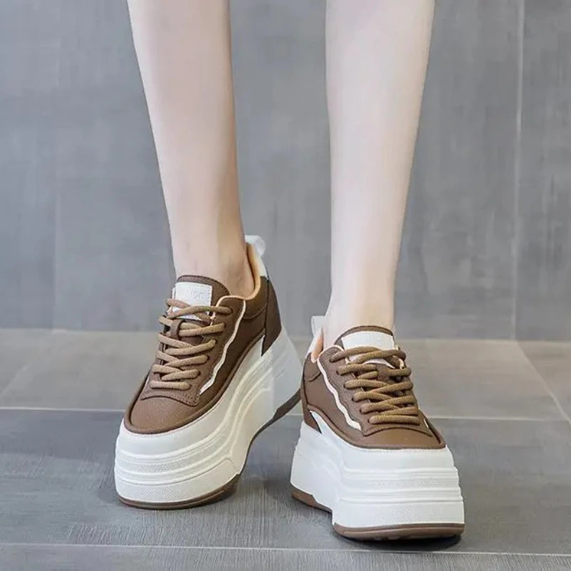 Baskets en cuir véritable à plate-forme compensée pour femmes