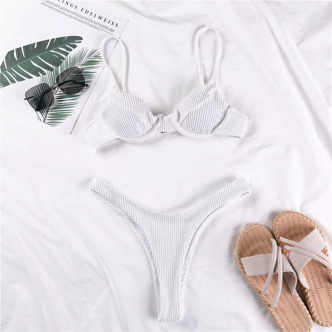 Maillot de bain deux pièces à armatures taille haute et culotte tanga pour femmes