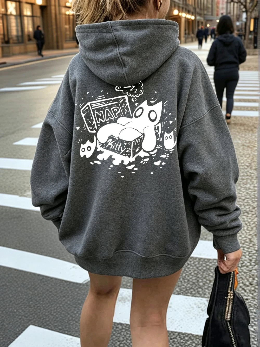 Sweat à capuche imprimé Sleeping Cat Nap Box pour femmes
