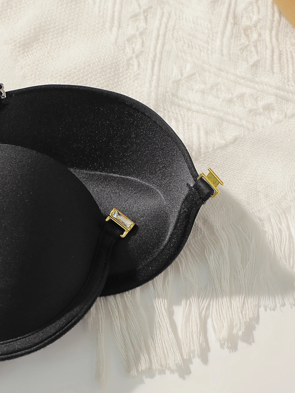 Ensemble de lingerie sexy en dentelle avec boucle avant et bretelles croisées pour femmes