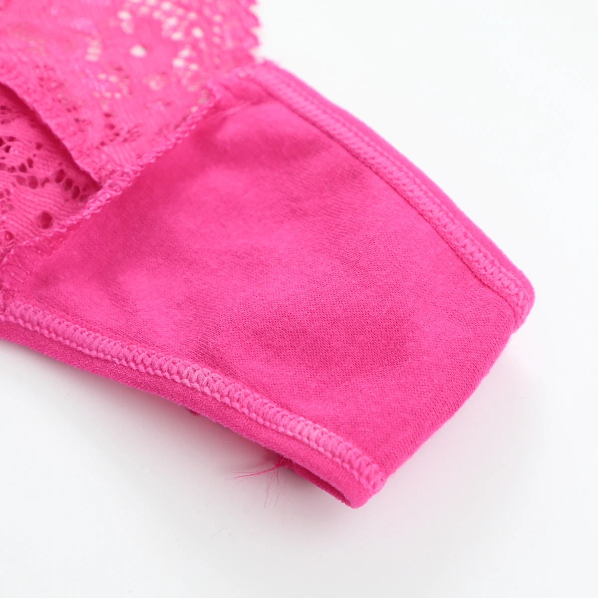 String Dentelle Femme – Taille Basse et Nœud Papillon