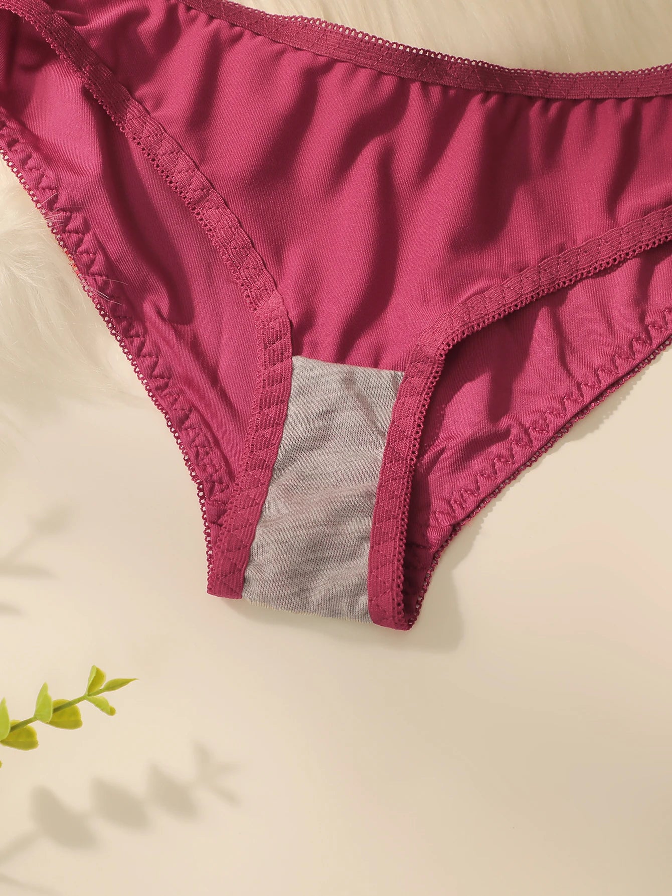 Ensemble soutien-gorge push-up et culotte rouge avec armatures rembourrées pour femmes