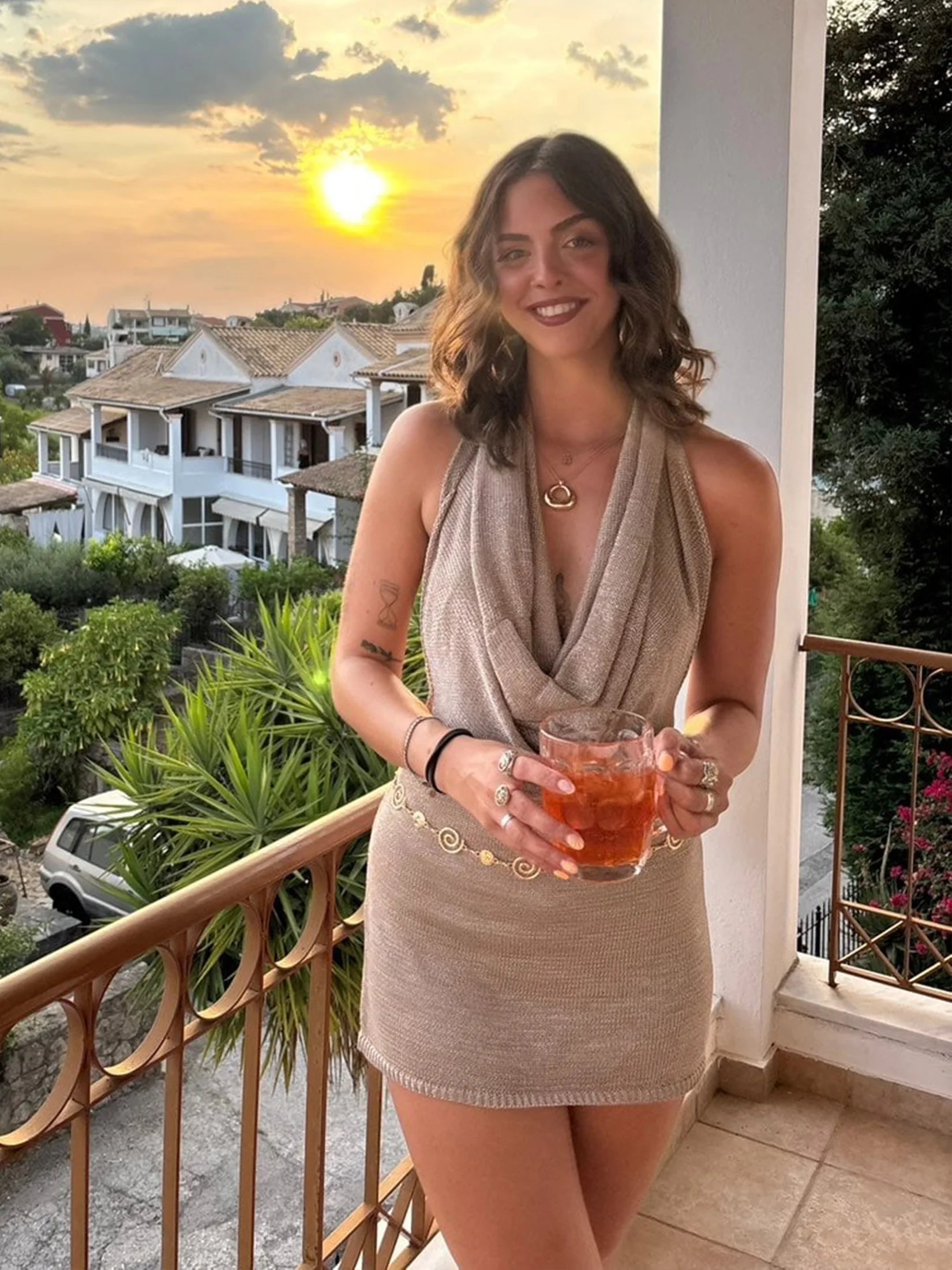 Robe mini sexy en maille à col en V profond, dos nu, en soie brillante pour femmes