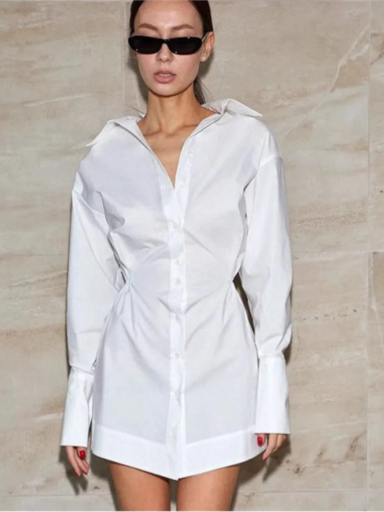 Robes chemise élégantes à col rabattu et cintrées à la taille pour femmes
