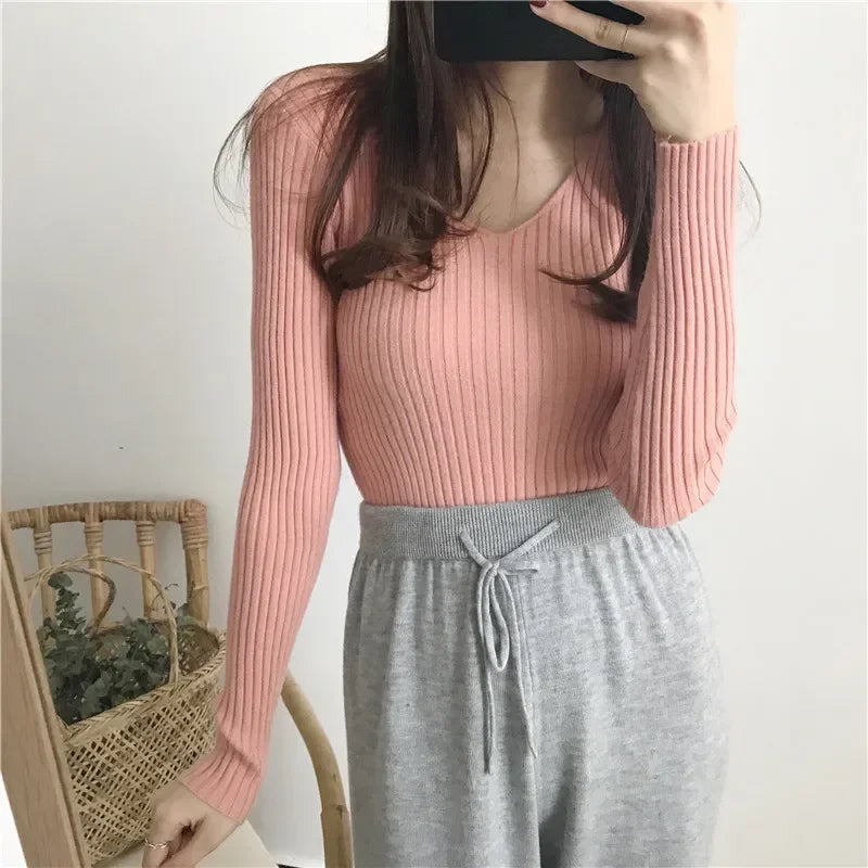 Pull Côtelé Femme – Col V et Coupe Ajustée