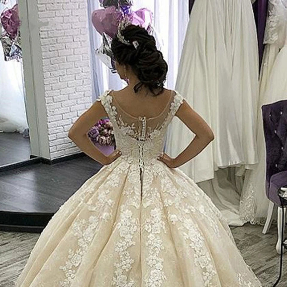 Robes de mariée à manches courtes pour femmes