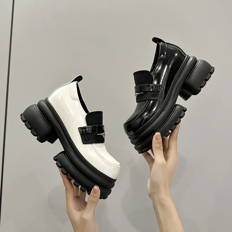 Baskets à talons et semelles compensées en cuir verni PU pour femmes
