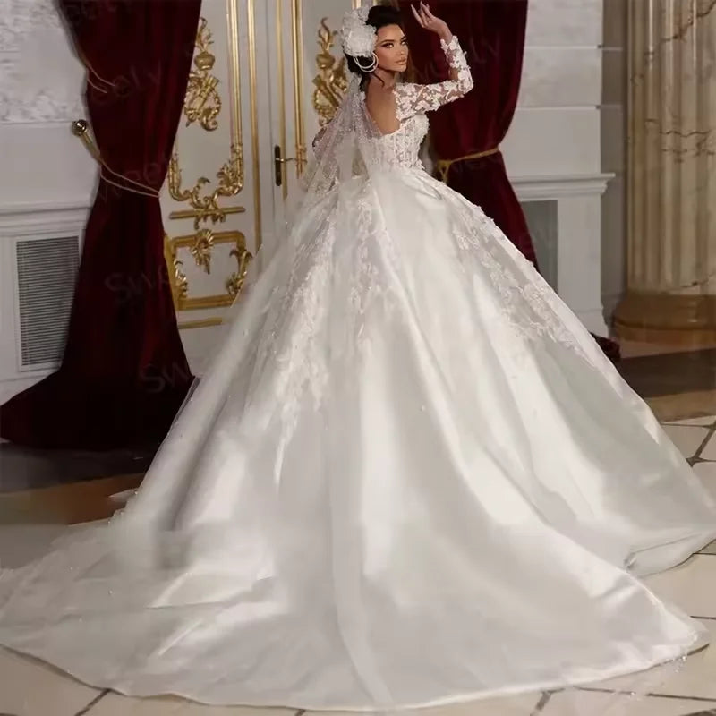 Robe de mariée à manches longues en dentelle brodée pour femmes