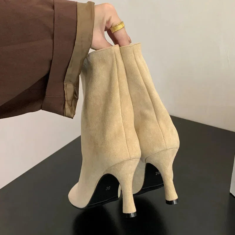 Bottines à bout carré et talons bas pour femmes