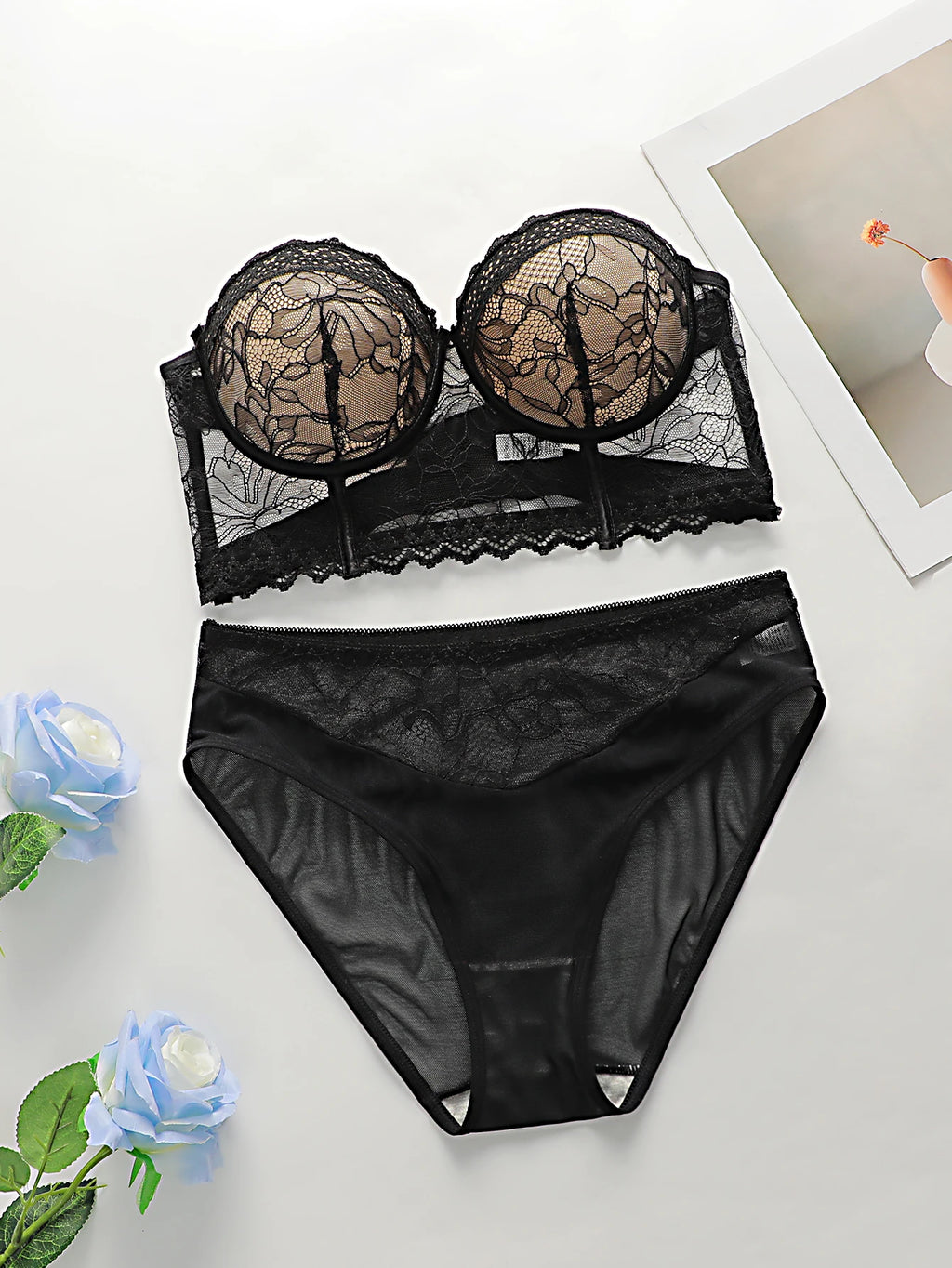 Ensemble de lingerie avec dentelle brodée sans bretelles et anneau en acier pour femmes