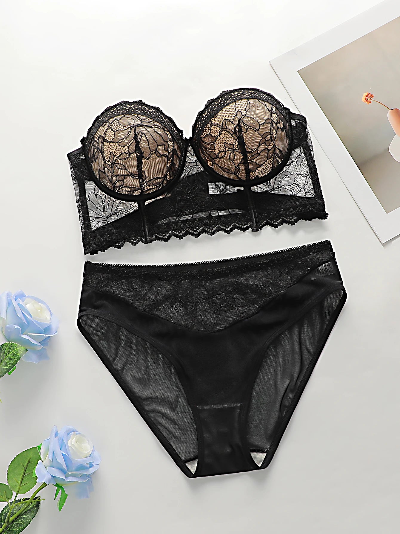 Ensemble de lingerie avec dentelle brodée sans bretelles et anneau en acier pour femmes