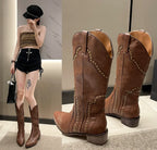 Bottes cloutées en cuir à talons bas pour femmes