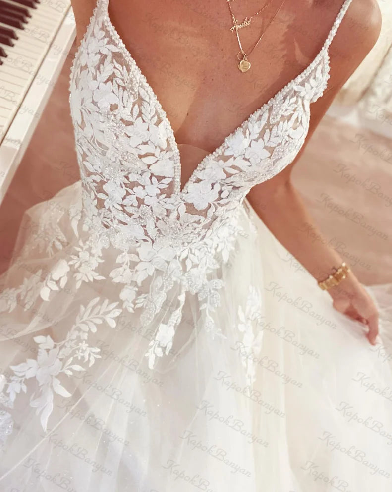 Robe de mariée vintage en dentelle à fines bretelles et col en V pour femmes