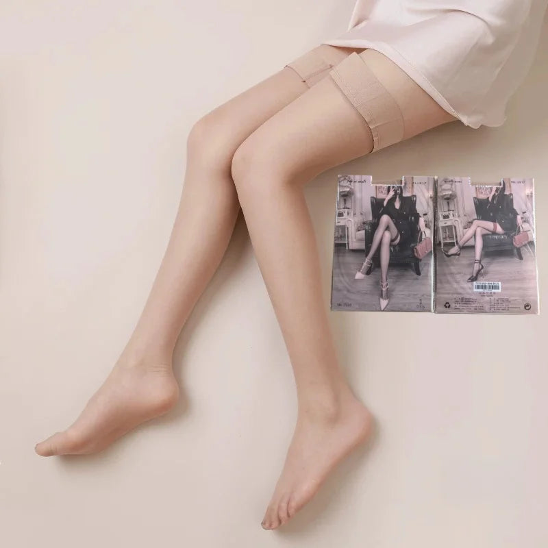 Bas en nylon transparents à bord rouge avec renforts aux orteils contrastants pour femmes
