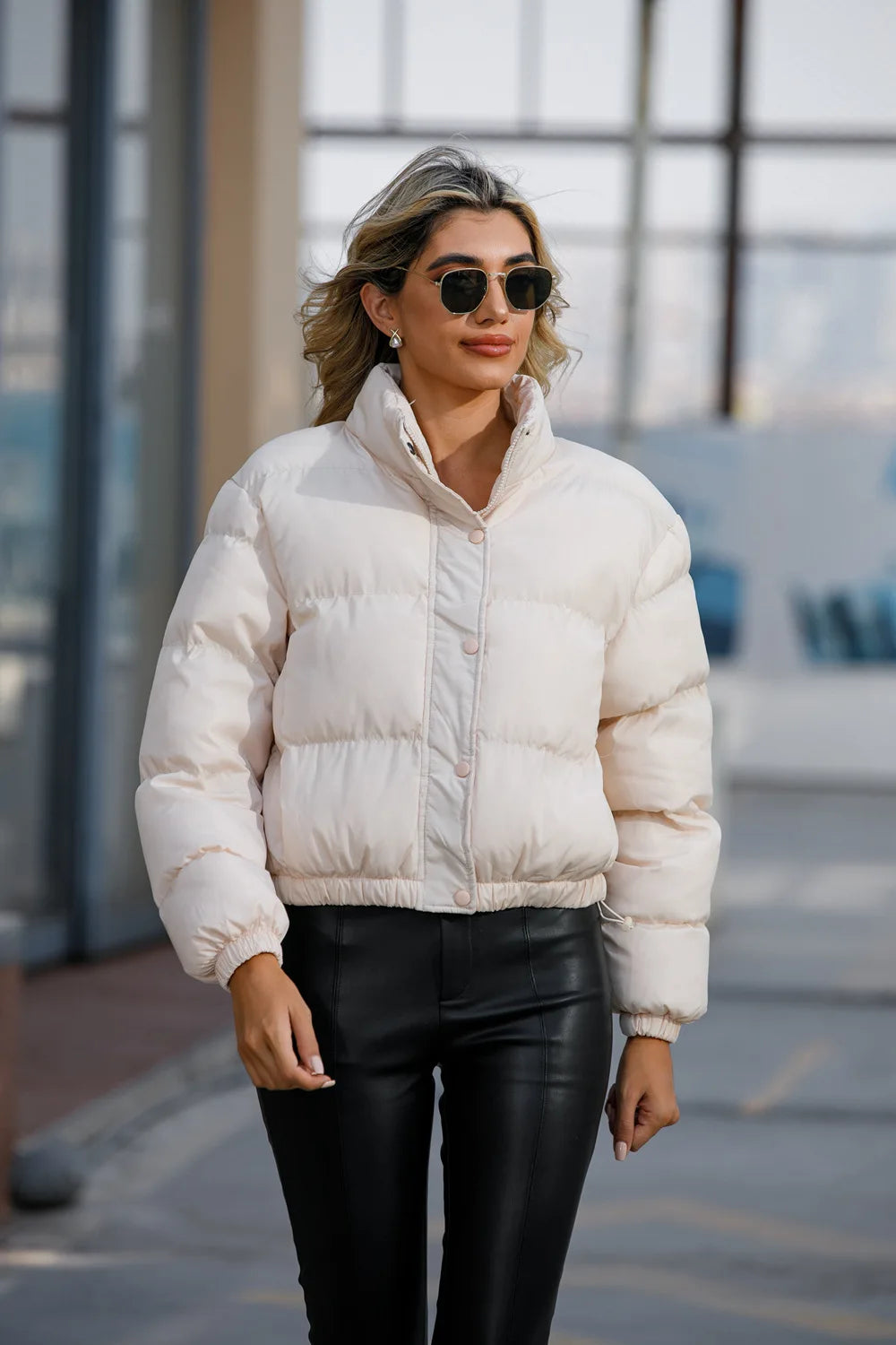 Manteau en coton matelassé à manches longues et col haut pour femmes