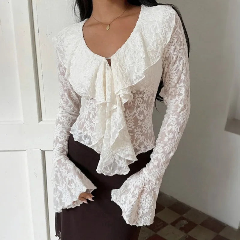 Chemise à volants et empiècements de dentelle pour femmes