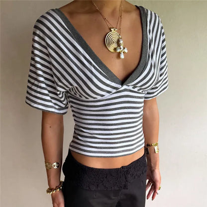 T-Shirt Court Rayé Femme – Col V et Dos Nu