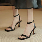 Sandales noires à talons hauts pour femmes