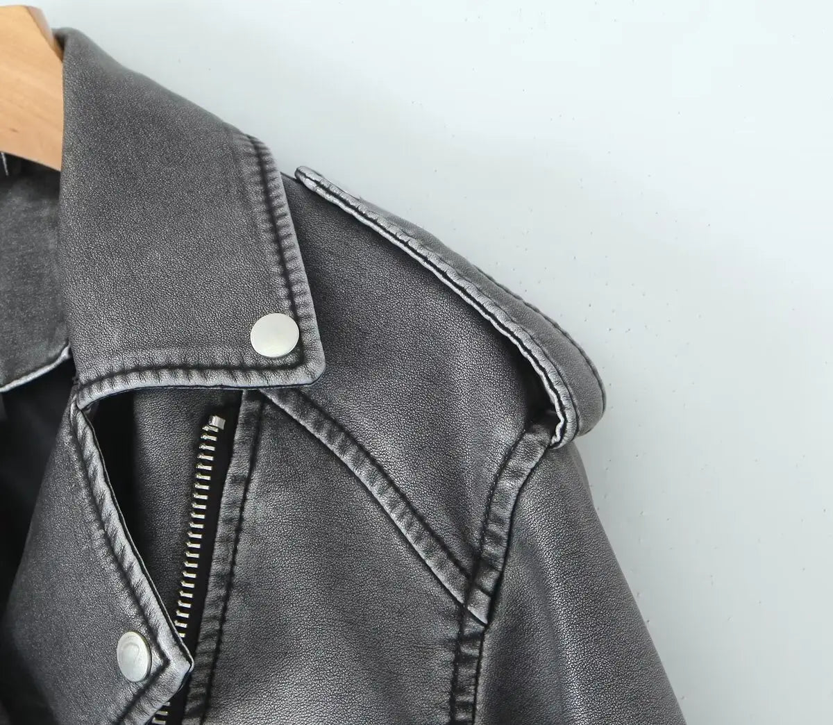 Veste Similicuir Femme – Revers et Fermeture Zippée