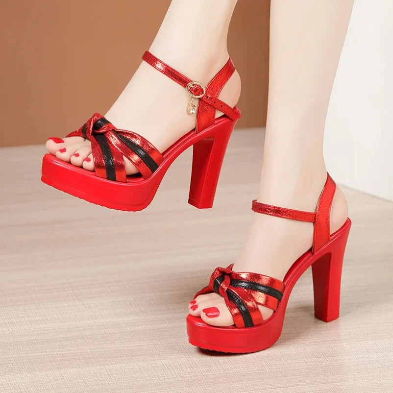 Chaussures à talons hauts compensées en cuir pour femmes