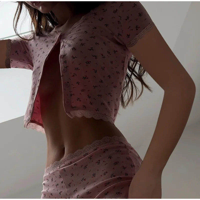 Pyjama d’Été Femme – Fleurs et Dentelle
