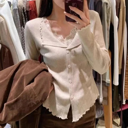 Cardigan Côtelé Femme – Bordures en Dentelle
