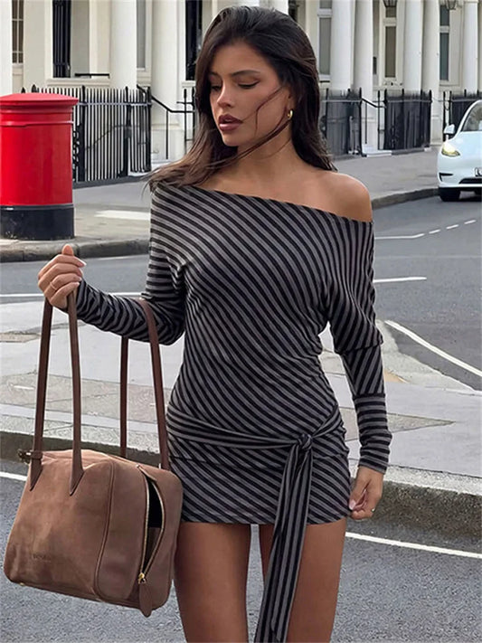 Robe fourreau femme rayée asymétrique à manche lanterne