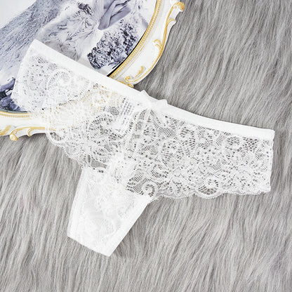 String Femme – Dentelle Délicate