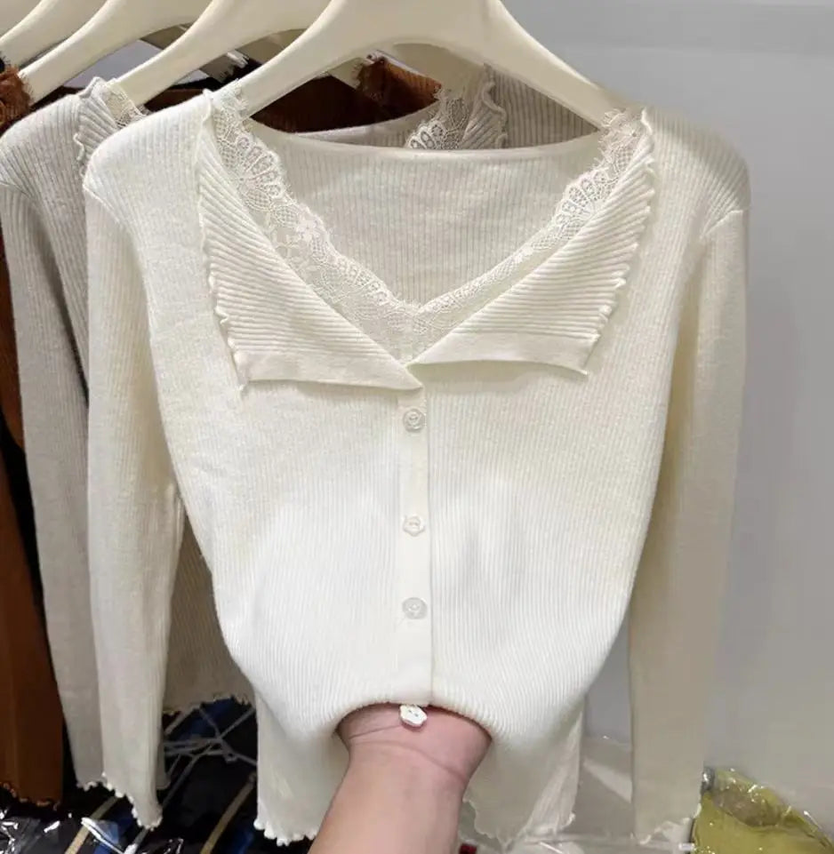 Cardigan Côtelé Femme – Bordures en Dentelle