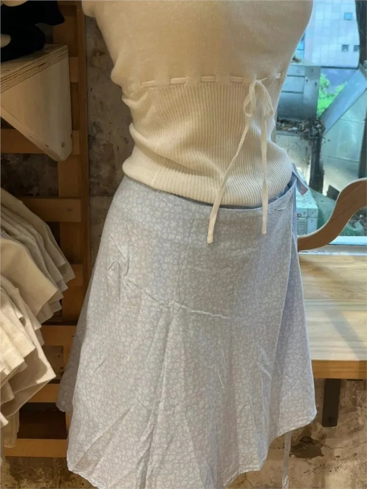 Mini jupes à lacets latérales florales bleues pour femmes