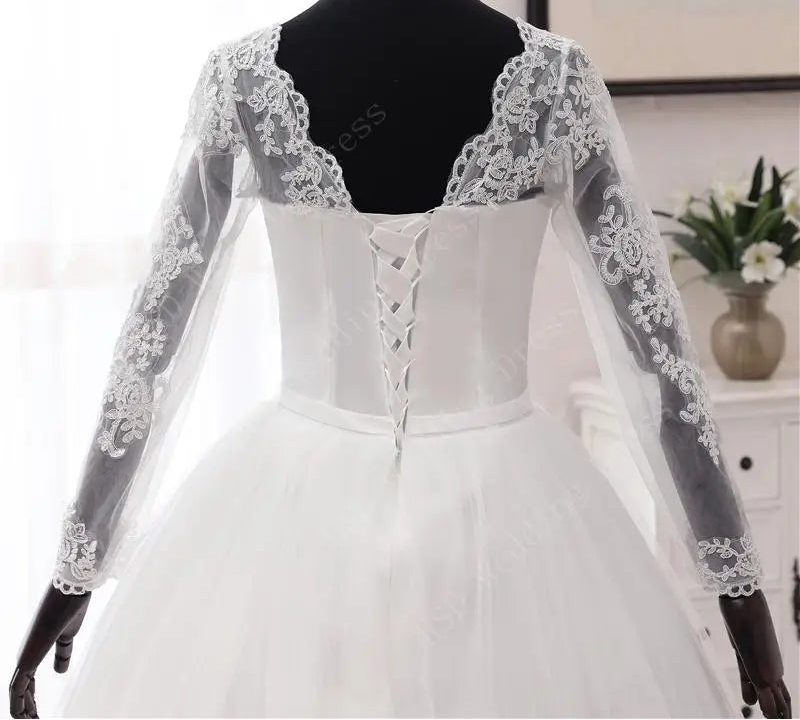 Robe de mariée à manches longues avec appliques en dentelle pour femmes