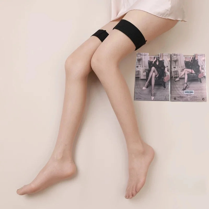 Bas en nylon transparents à bord rouge avec renforts aux orteils contrastants pour femmes