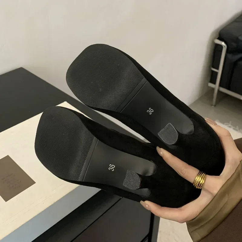 Bottines à bout carré et talons bas pour femmes