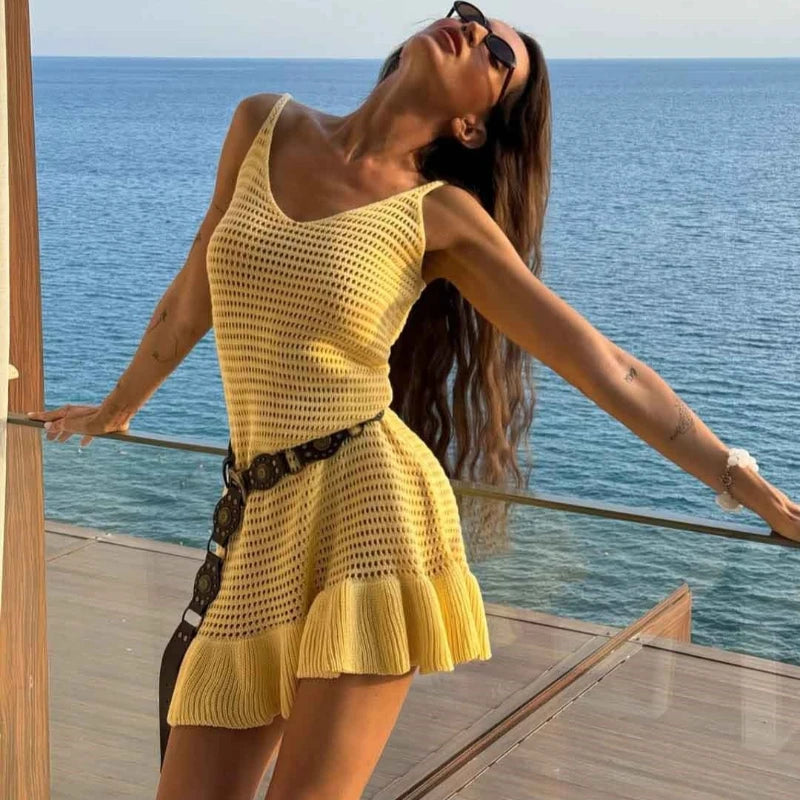 Robe courte en maille à volants et découpes pour femmes