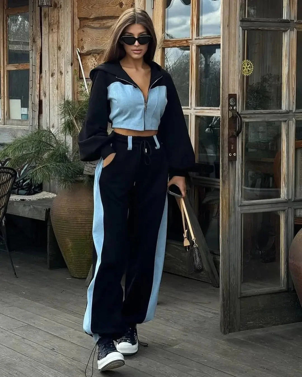 Ensemble deux pièces sweat-shirt à capuche patchwork en denim et pantalon long pour femmes