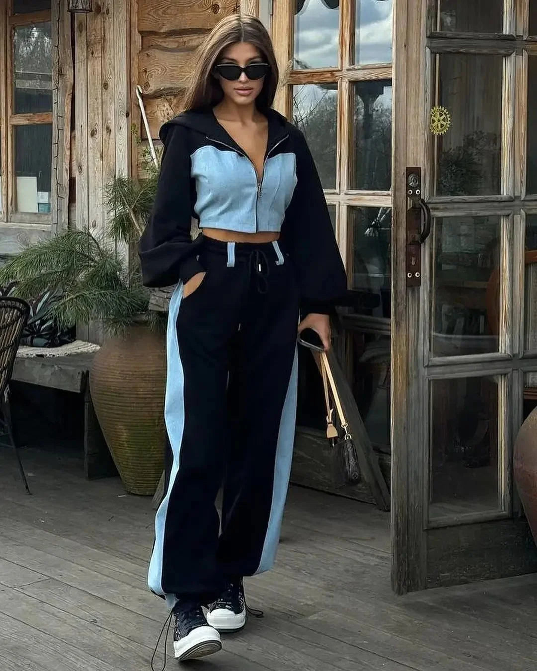 Ensemble deux pièces sweat-shirt à capuche patchwork en denim et pantalon long pour femmes