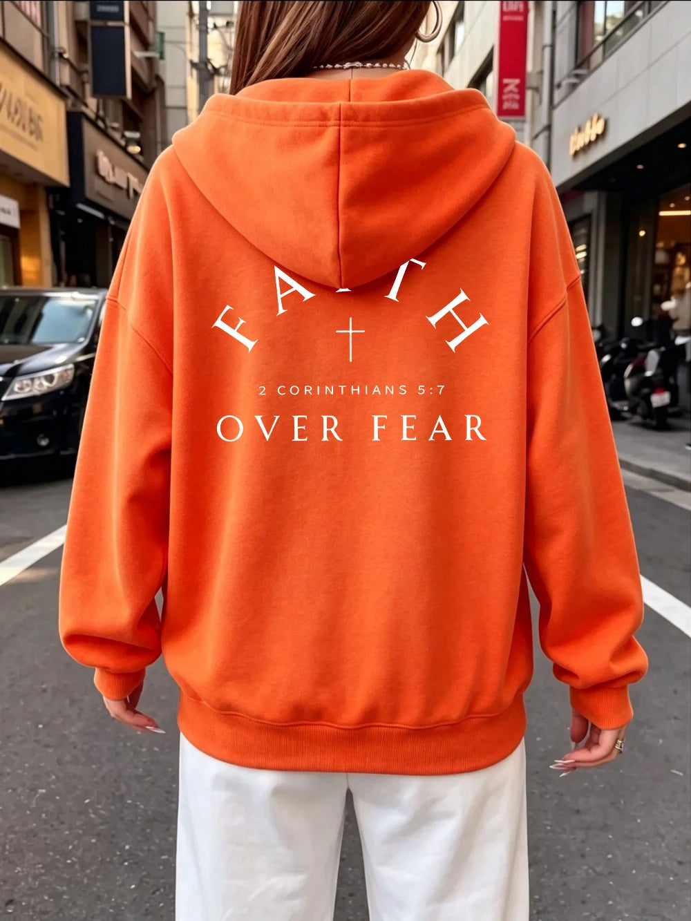 Sweat à capuche imprimé Faith Over Fear pour femmes