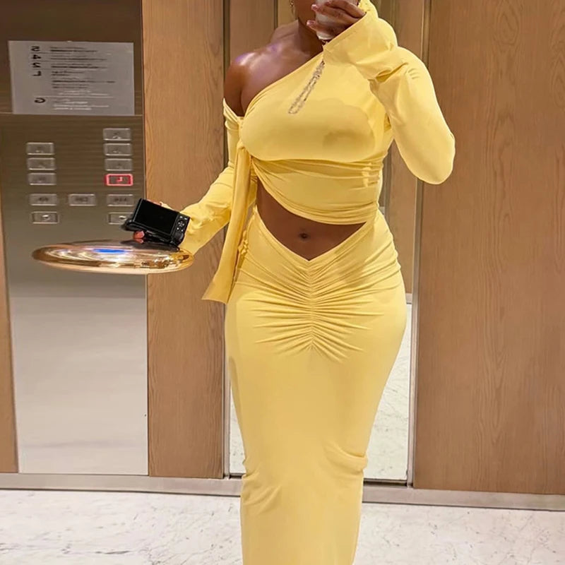 Ensemble femme haut asymétrique et jupe longue froncée