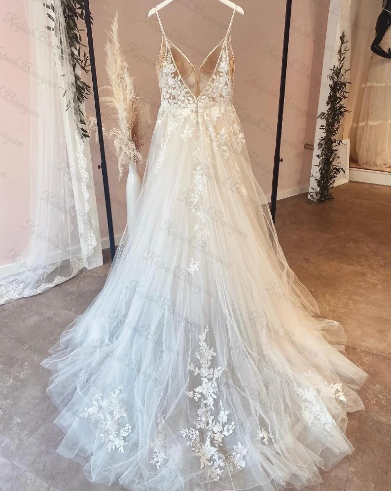 Robe de mariée vintage en dentelle à fines bretelles et col en V pour femmes
