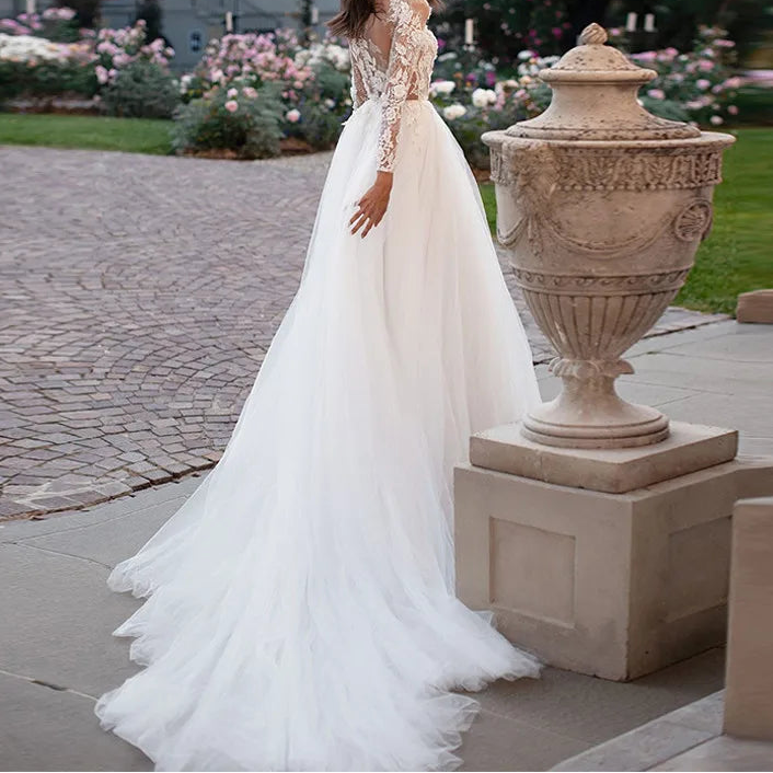 Robe de mariée à manches longues avec applications de dentelle pour femmes