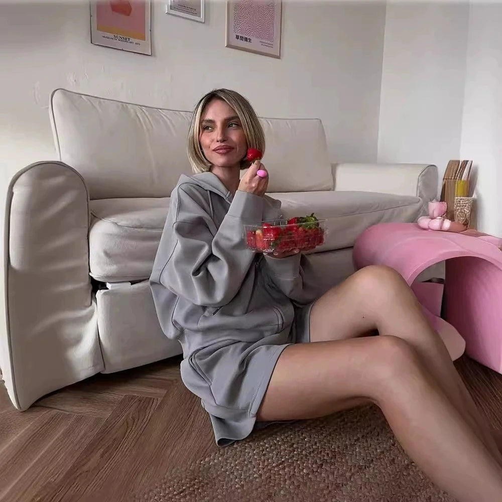 Ensemble deux pièces sweat-shirt et short pour femmes