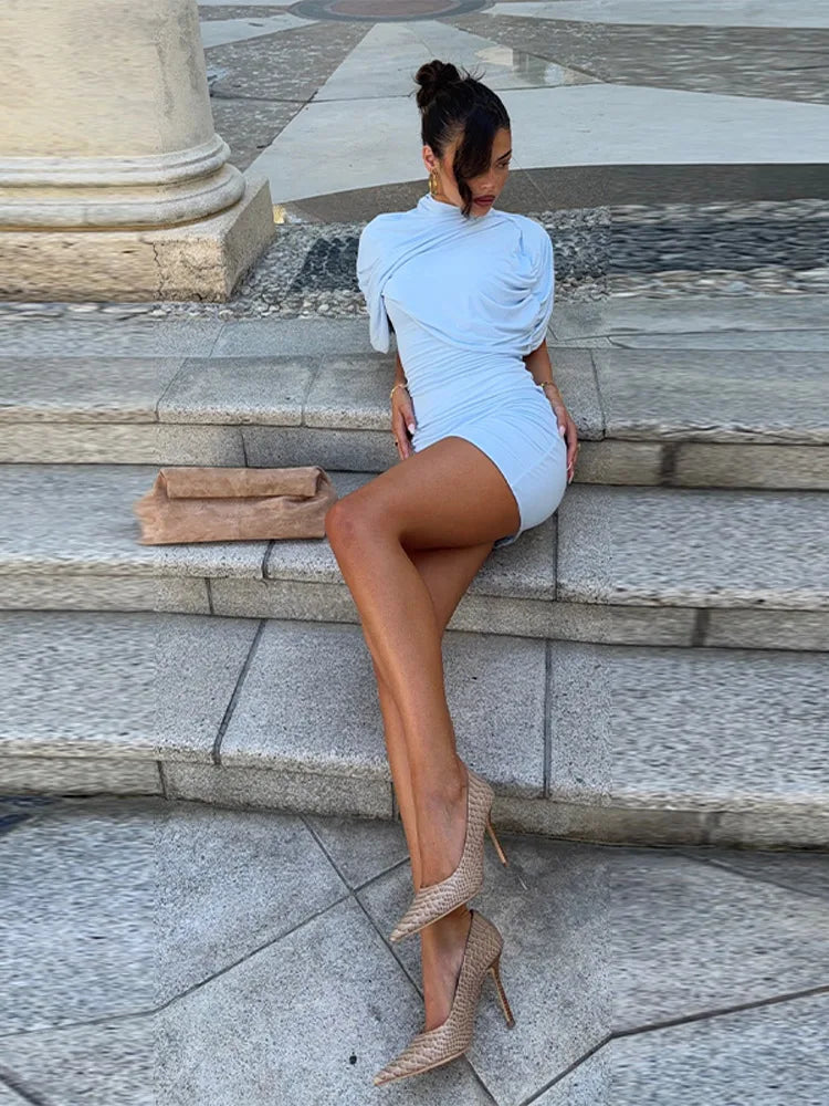 Robe courte plissée à col semi-montant pour femmes