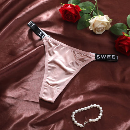 String Satin Femme – Doux et Soyeux