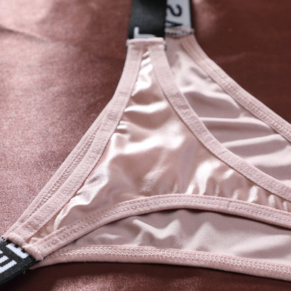 String Satin Femme – Doux et Soyeux