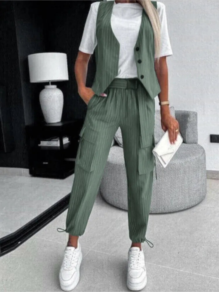 Ensemble deux pièces gilet rayé et pantalon ample pour femmes